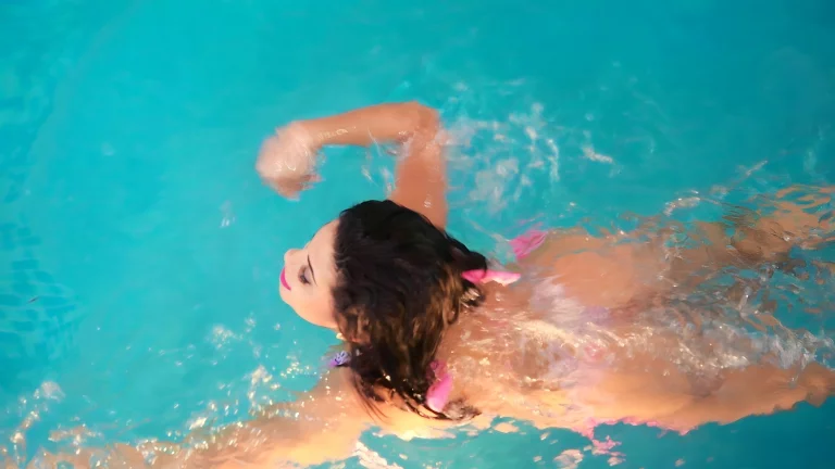 ⁣Brunette Kesha Ortega Fucks By The Pool 