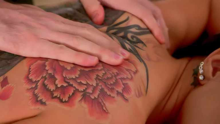 ⁣Tattooed Busty Stunner Romi Rain Gets Her Pussy Pounded By James Deen 