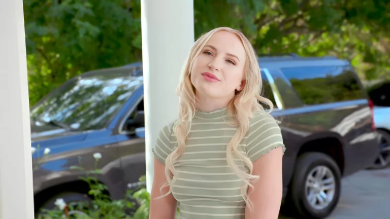 ⁣Will Pounder Stretched Stunning Sage Rabbit In The Bedroom 