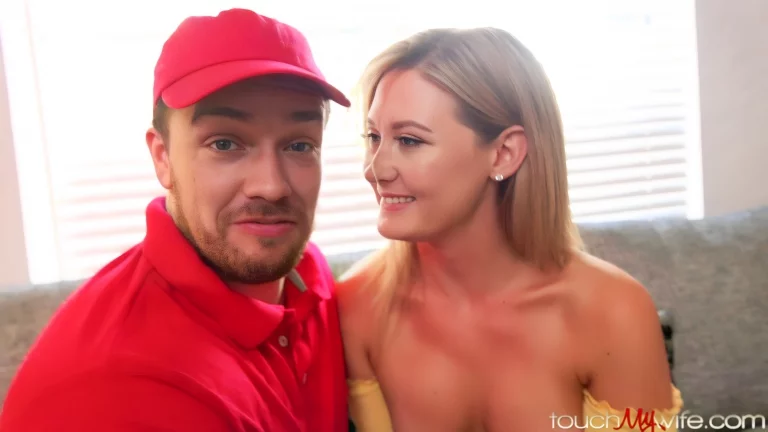 ⁣Hotwife Addison Lee Finds Out The Pizza Delivery Guy Has Exra Sausage 