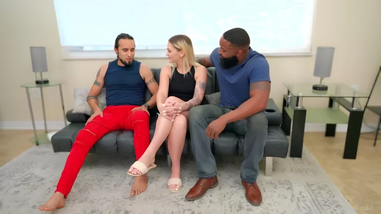 ⁣Blonde Wife Joey White Eager For BBC Cuckold 